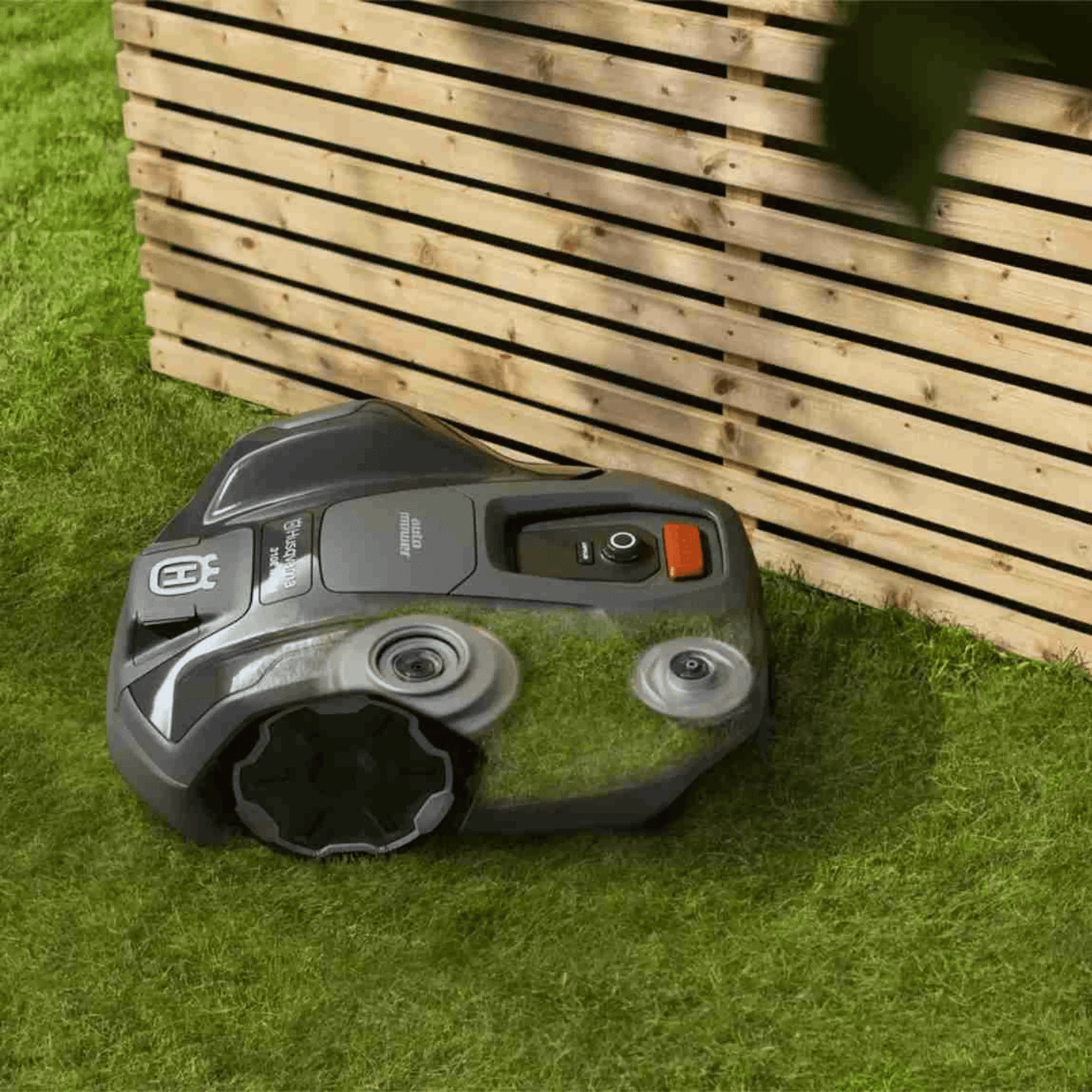 Husqvarna Automower 305E NERA + Garage – Bild 2